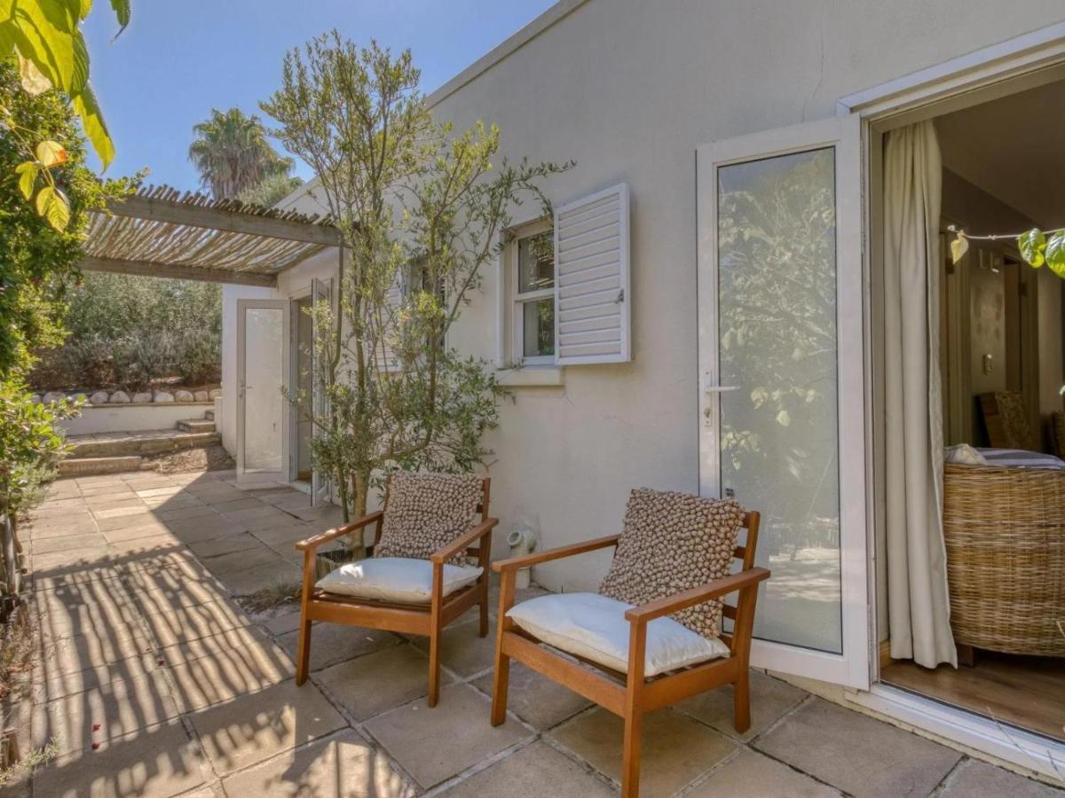 Explorer Guesthouse Somerset West Exteriör bild