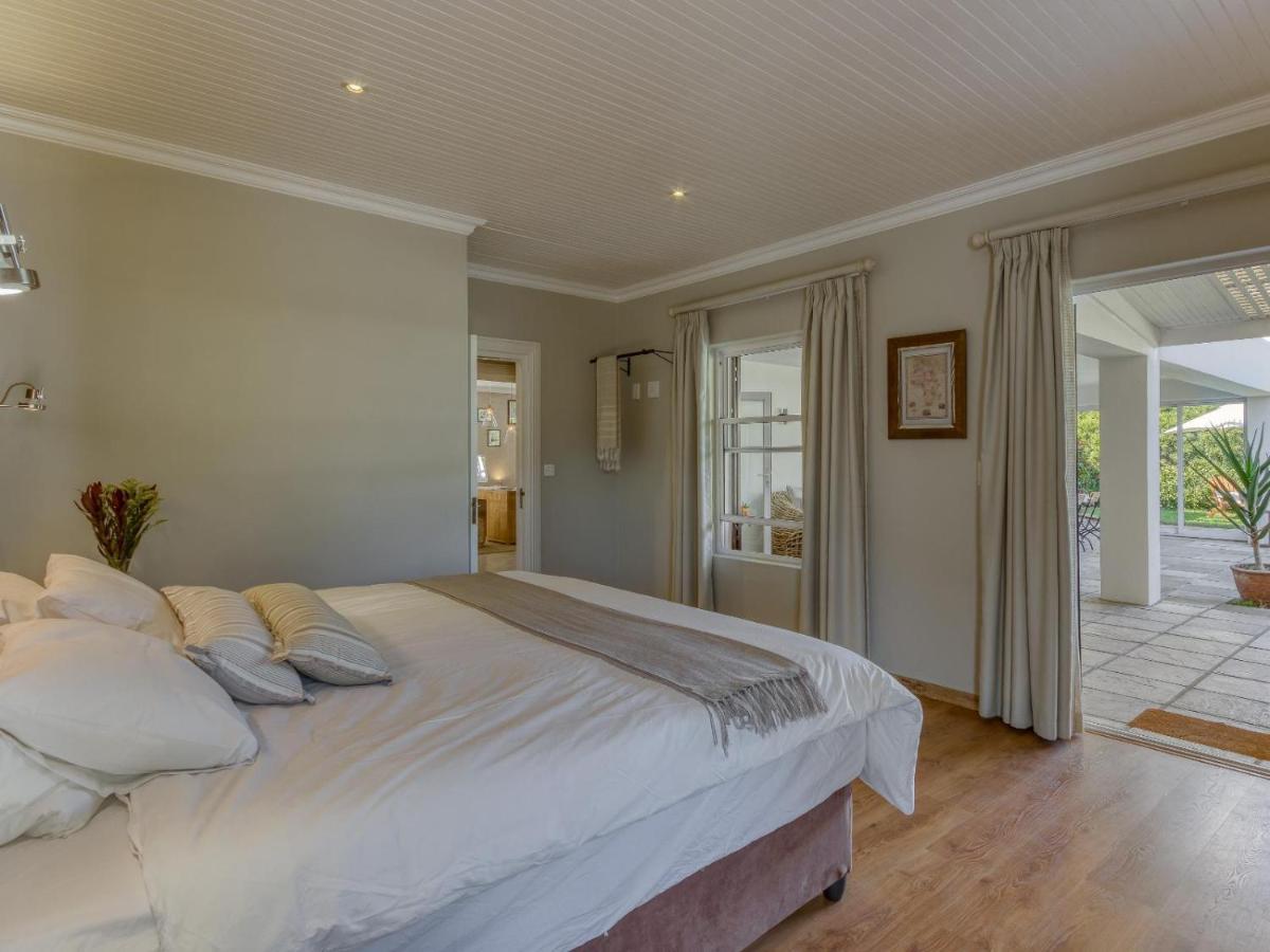 Explorer Guesthouse Somerset West Exteriör bild