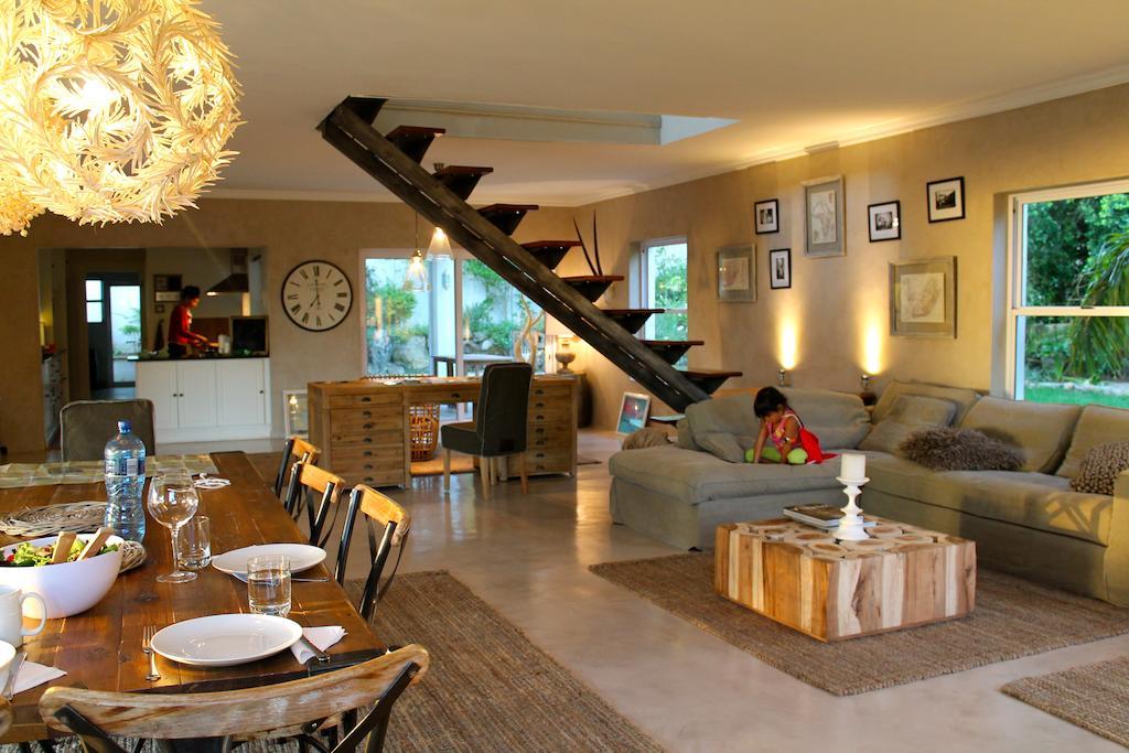Explorer Guesthouse Somerset West Exteriör bild